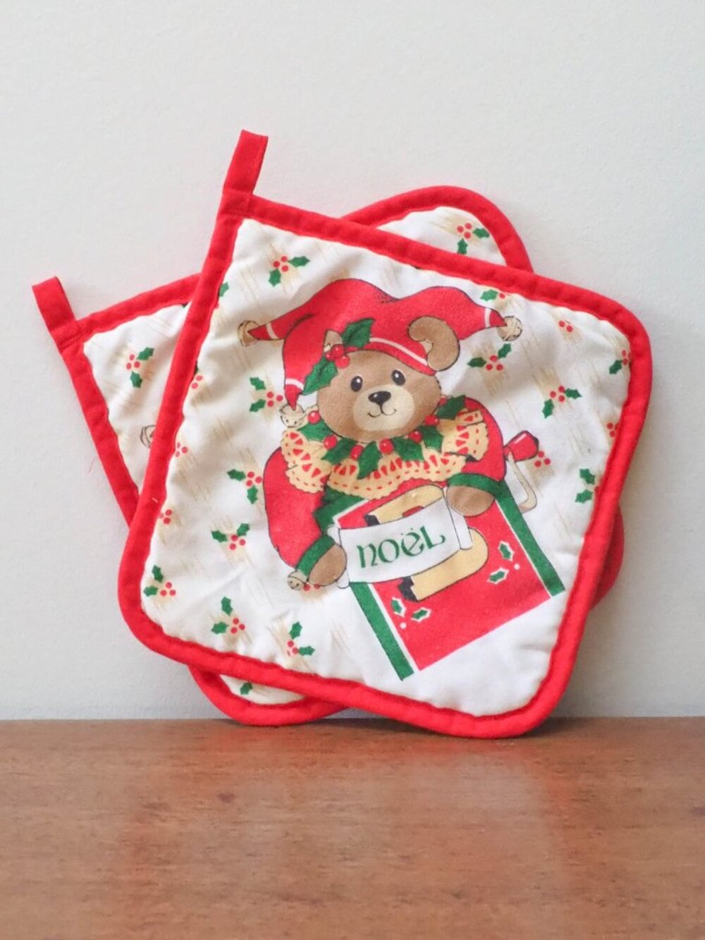Vtg Christmas Quilted Pot Holder Pair - Vintage Noel Festive Potholder